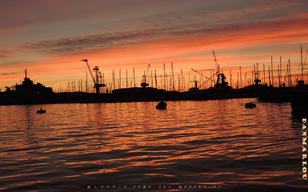 2025 11 28 TOULON EN SOIREE -  LE PORT ET ILLUMINATIONS VILLE (13).jpg